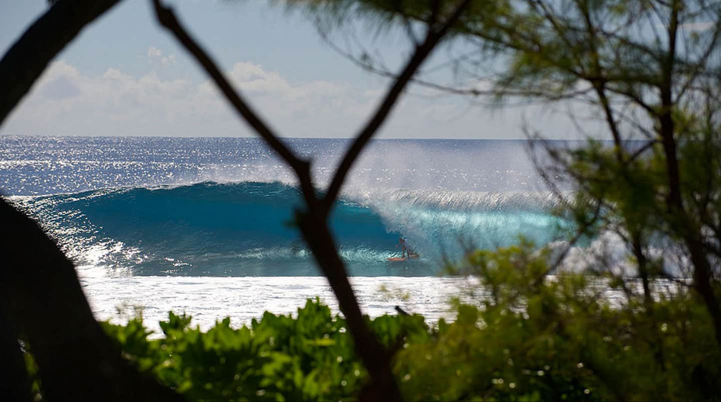 surfing-in-moorea_11440896086_o